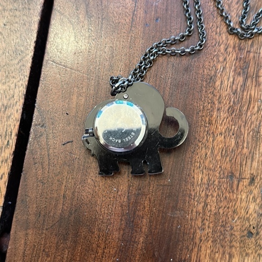 Vintage elephant quartz watch pendant with chain - Picture 3 of 3